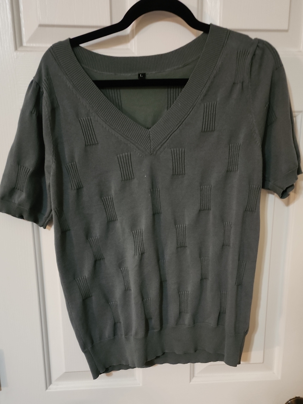 Light Sage Green V-Neck Knit Top - Size L